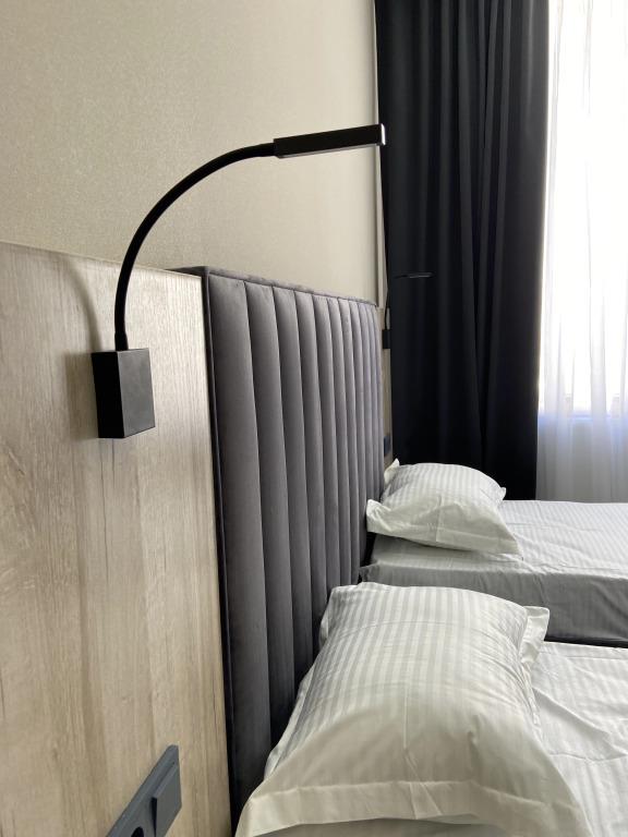 AMS Hotel 0*