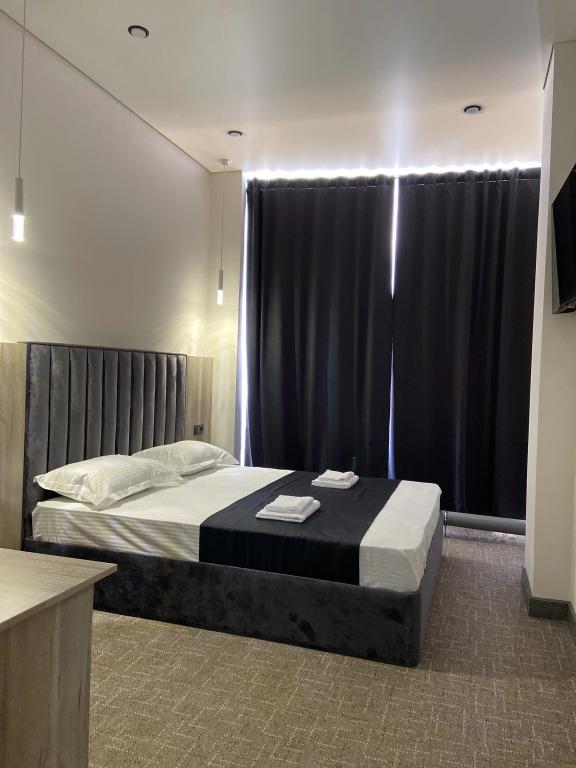 AMS Hotel 0*