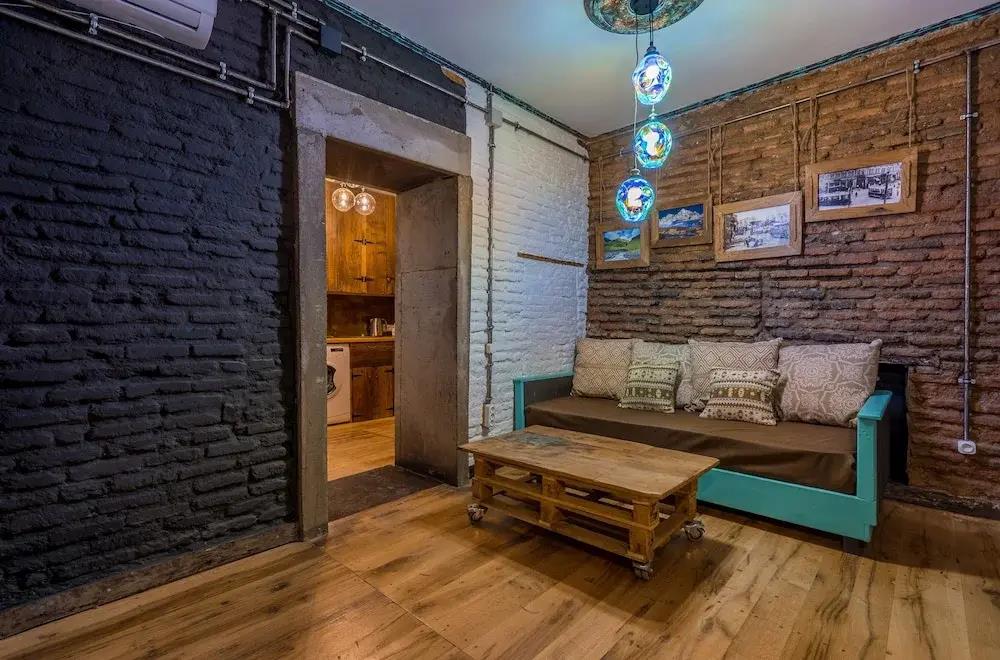 H&B apartments Zurab Zhvania 0*