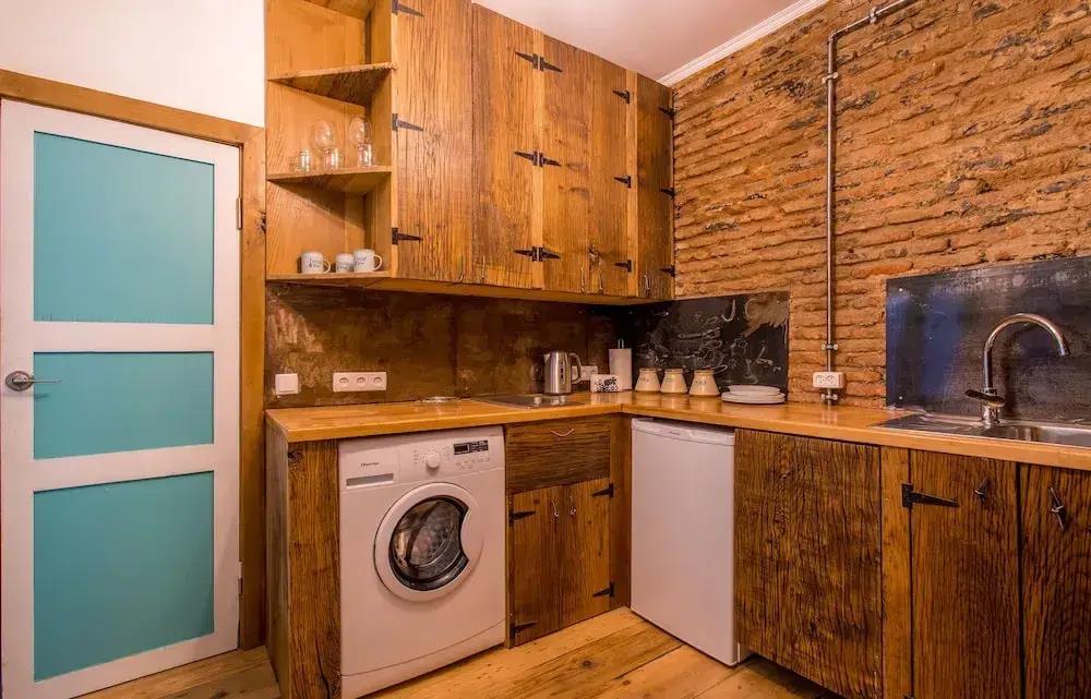 H&B apartments Zurab Zhvania 0*