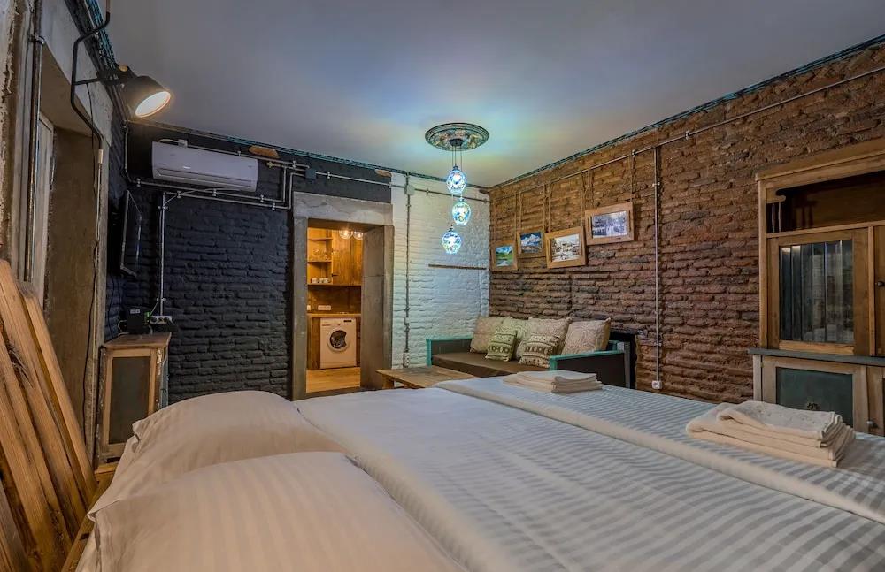 H&B apartments Zurab Zhvania 0*