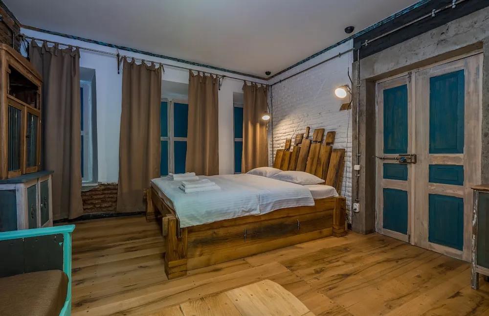 H&B apartments Zurab Zhvania 0*
