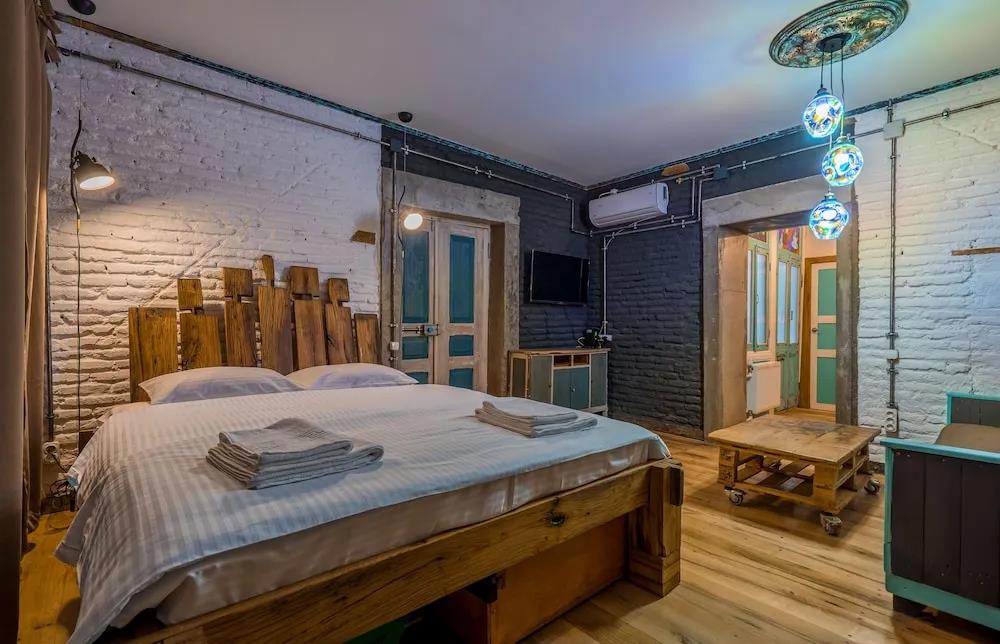 H&B apartments Zurab Zhvania 0*