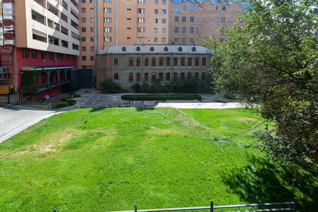On Koghbatsi 16-4 Apartments 0*
