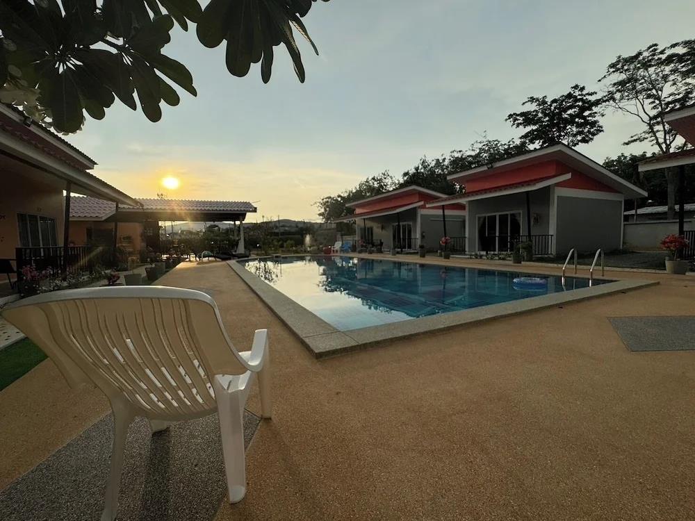 Patcharee Resort 2*
