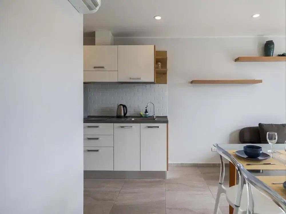 Modern Condo near the Beach - NV5 0*