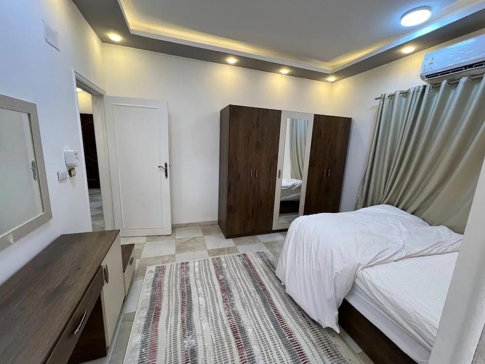 Spacious 2-Bedroom Apartment 0*