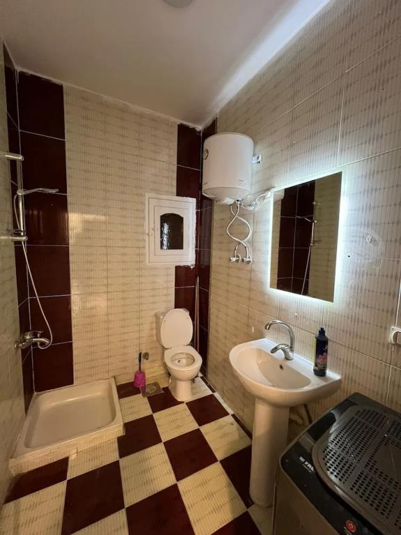 Spacious 2-Bedroom Apartment 0*
