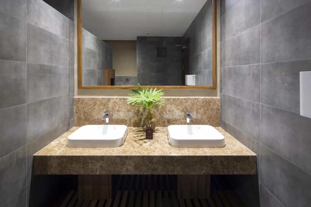 Iconic Long Hai Hotel 4*