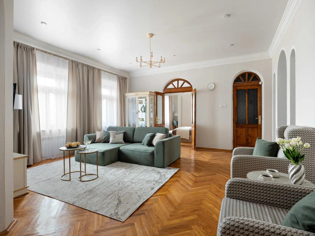 GM Apartments Novaya i tikhaya Trekhkomnatnaya na Tverskoy Flat 0*