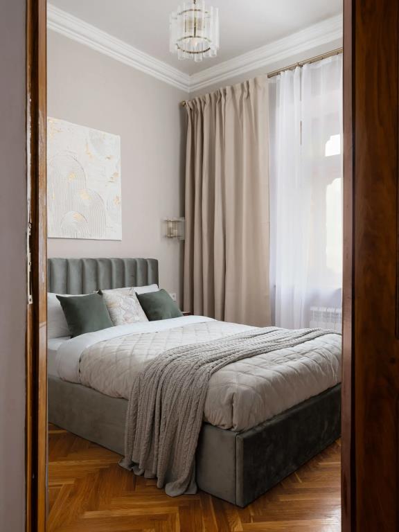 GM Apartments Novaya i tikhaya Trekhkomnatnaya na Tverskoy Flat 0*