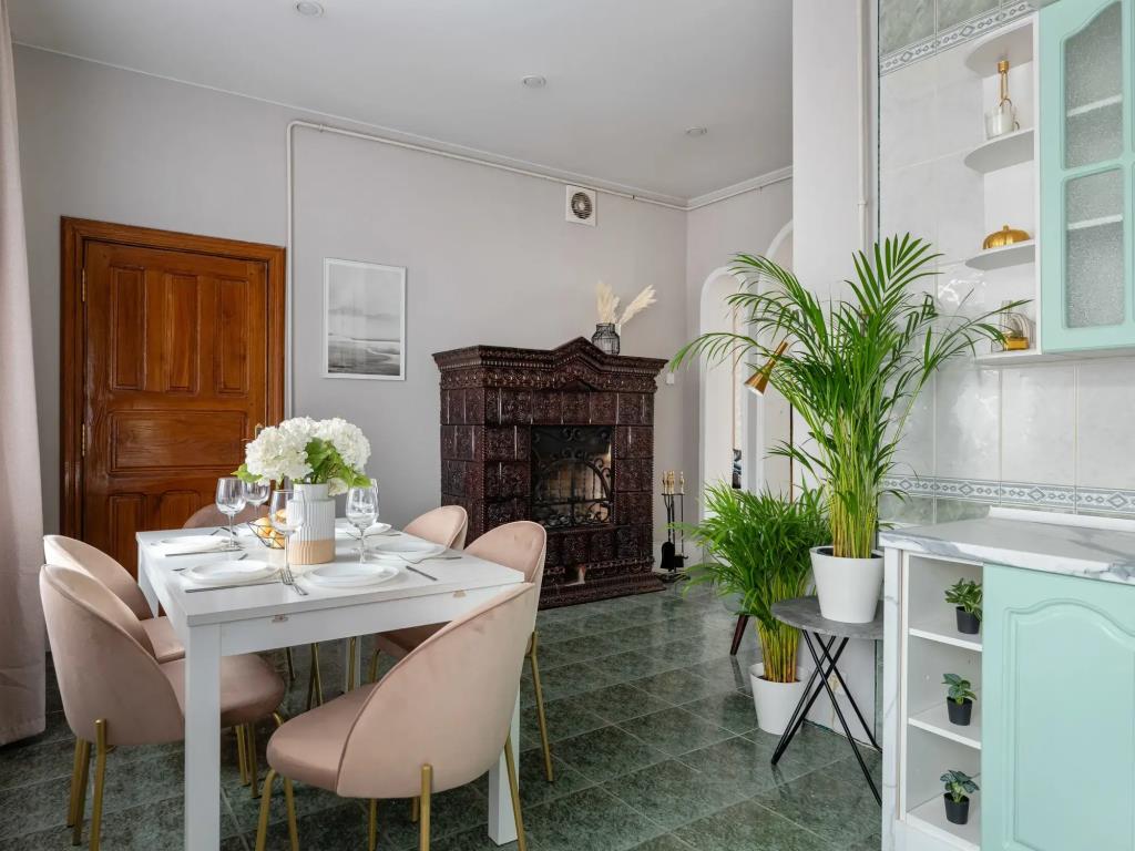 GM Apartments Novaya i tikhaya Trekhkomnatnaya na Tverskoy Flat 0*