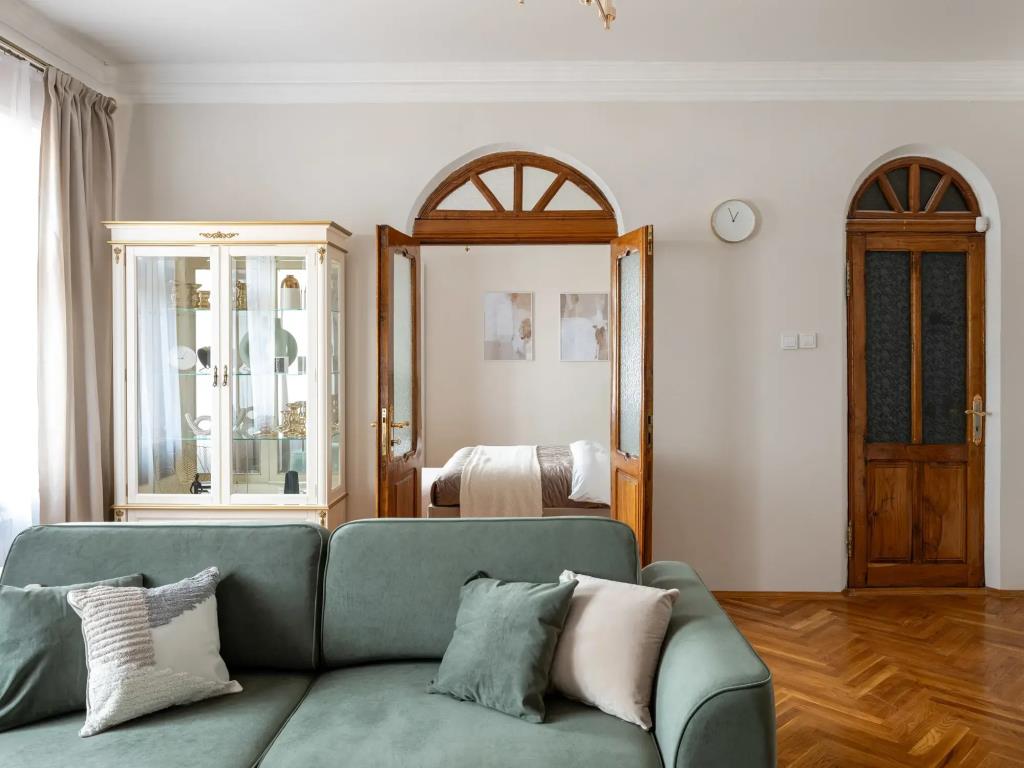 GM Apartments Novaya i tikhaya Trekhkomnatnaya na Tverskoy Flat 0*