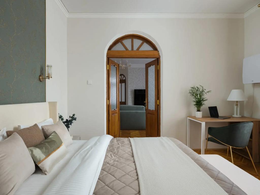 GM Apartments Novaya i tikhaya Trekhkomnatnaya na Tverskoy Flat 0*
