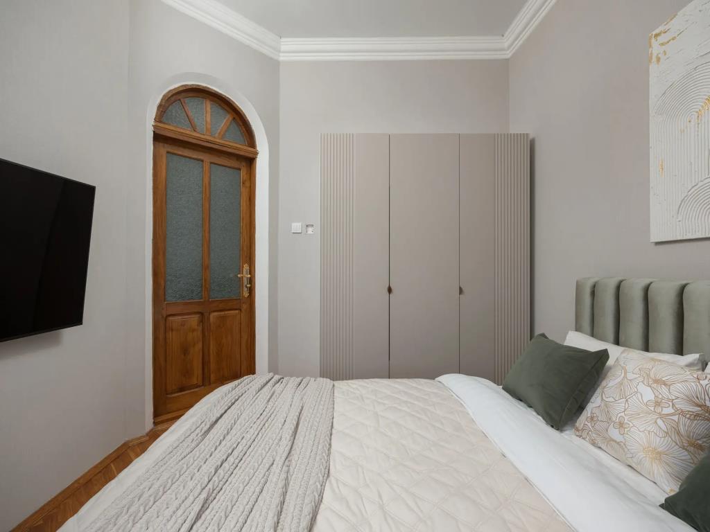 GM Apartments Novaya i tikhaya Trekhkomnatnaya na Tverskoy Flat 0*