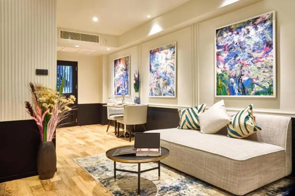 Floral Court Hotel & Residence Sukhumvit 13 4*