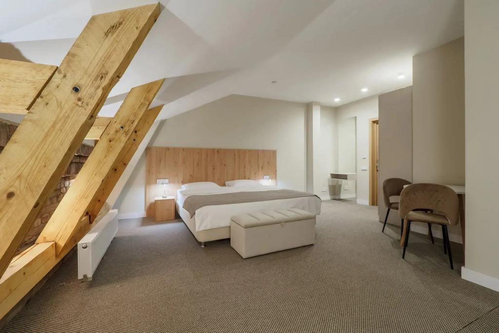 Dom Tat Hotel 3*