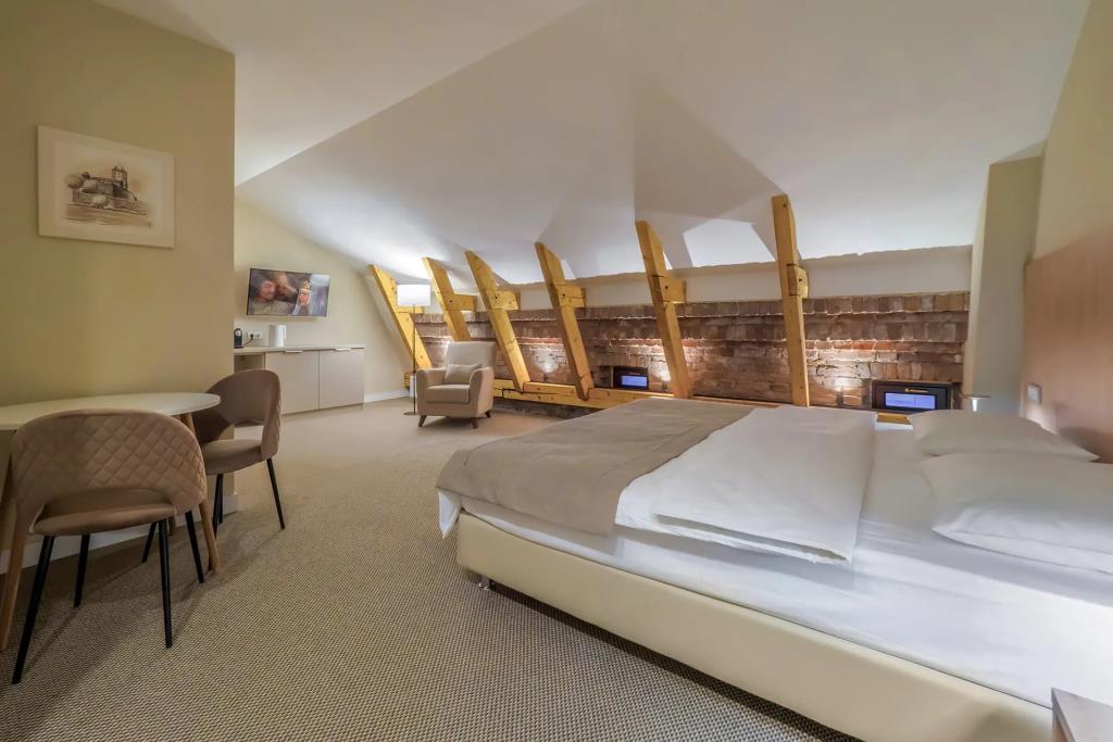 Dom Tat Hotel 3*