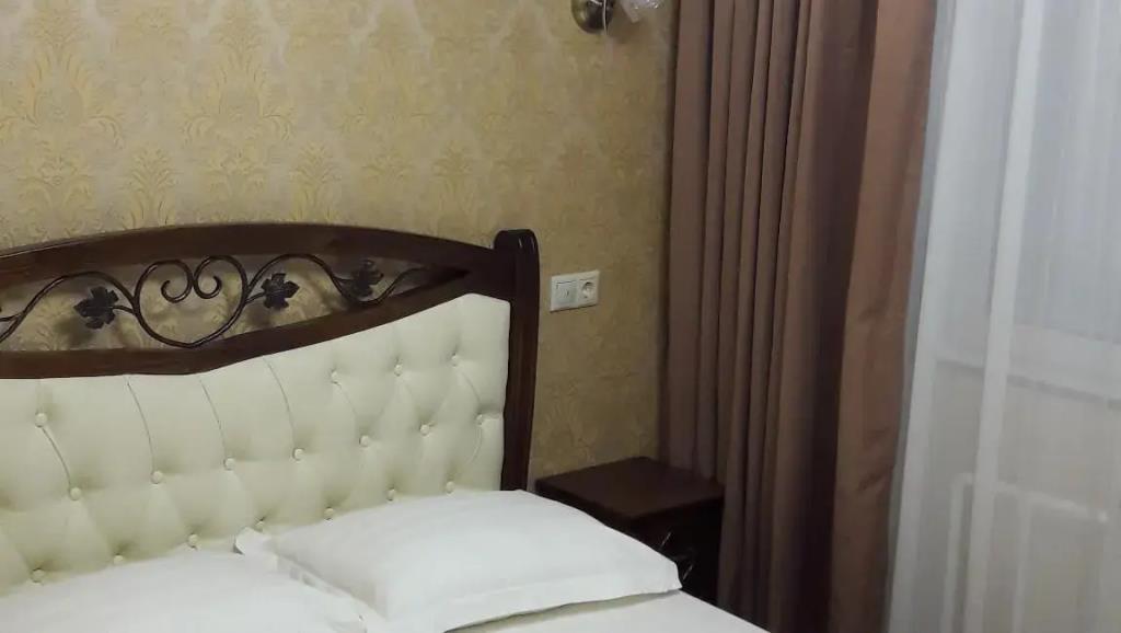 Den i noch Profsoyuznaya 0*