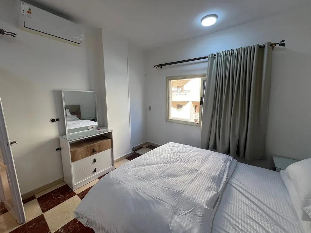 Comfy One-Bedroom Apartment 0*