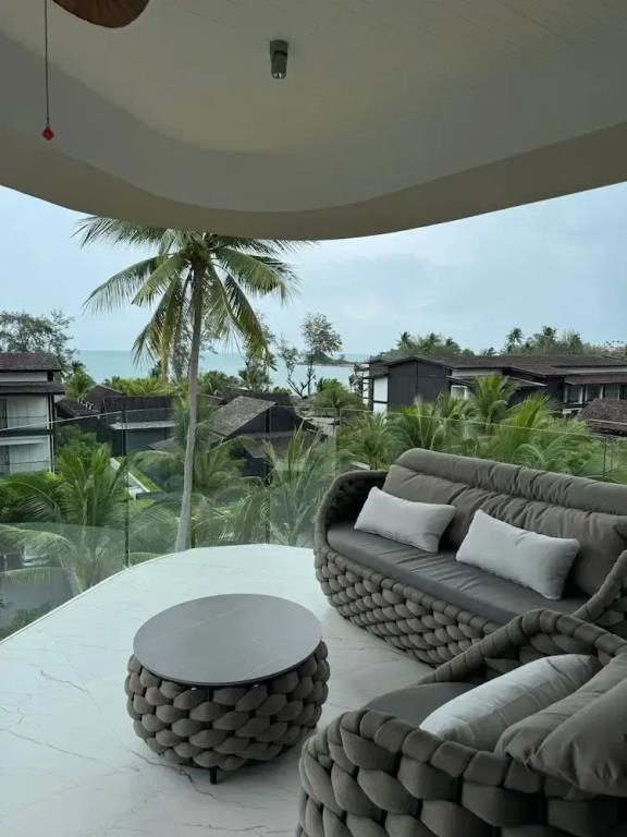 Beachside Residence 0*