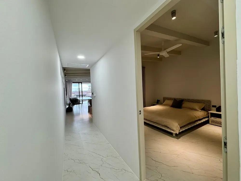 Beachside Residence 0*