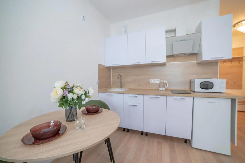 BeGuest Apartments (BiGest) on Repin 77 0*