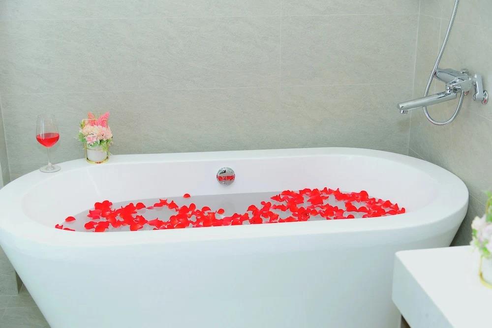 Hera Luxury Hotel 3*