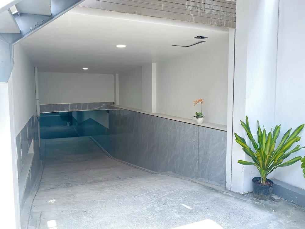 Hera Luxury Hotel 3*