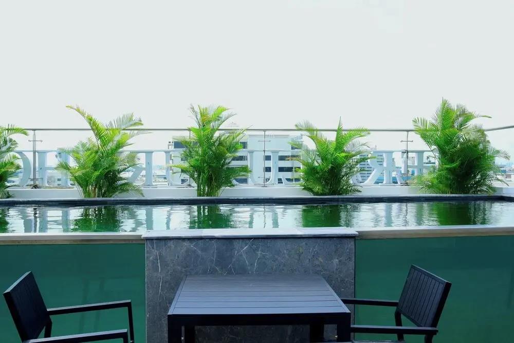 Hera Luxury Hotel 3*