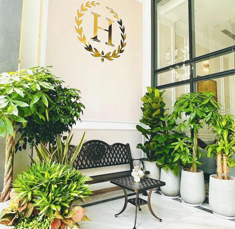 Hera Luxury Hotel 3*