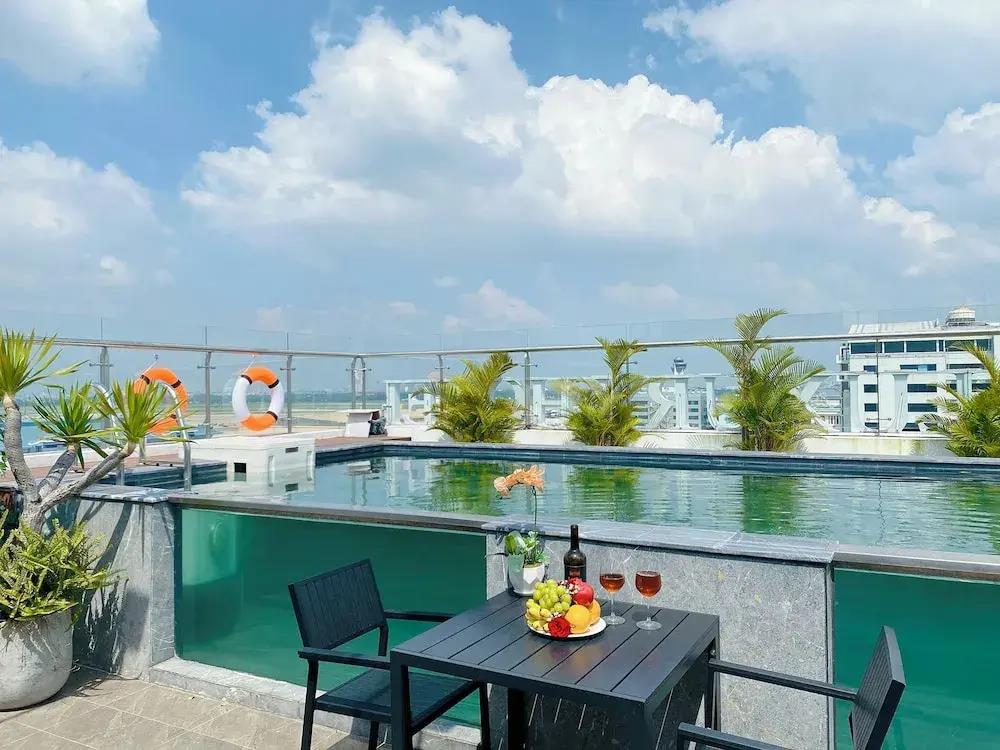 Hera Luxury Hotel 3*