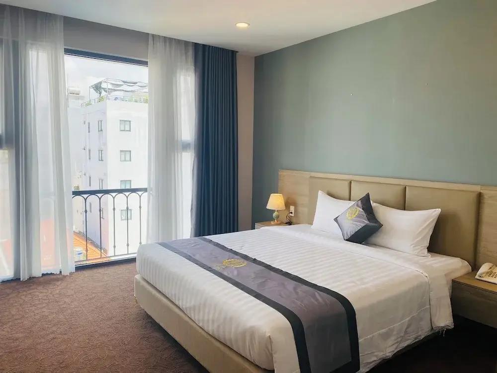 Hera Luxury Hotel 3*