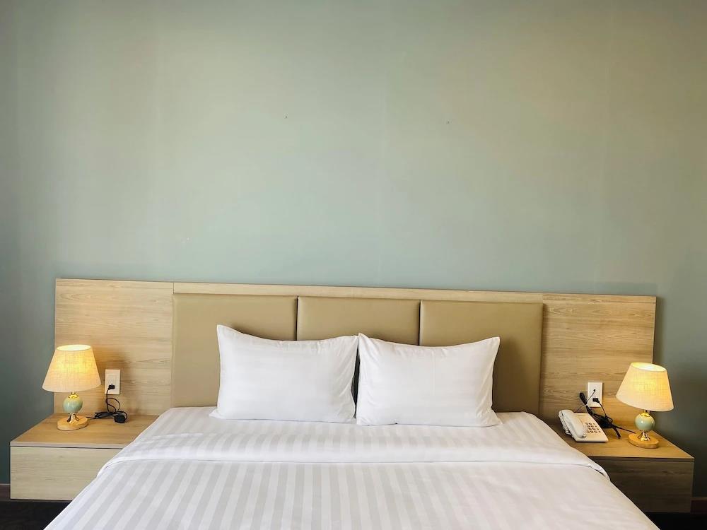 Hera Luxury Hotel 3*