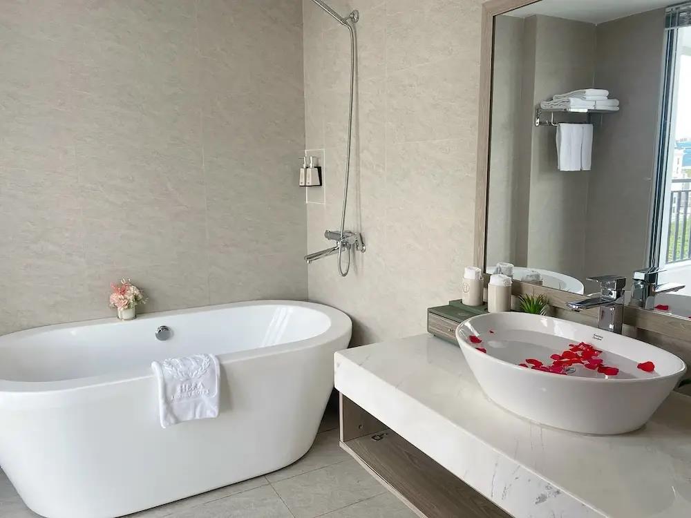 Hera Luxury Hotel 3*