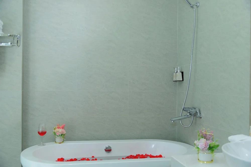 Hera Luxury Hotel 3*