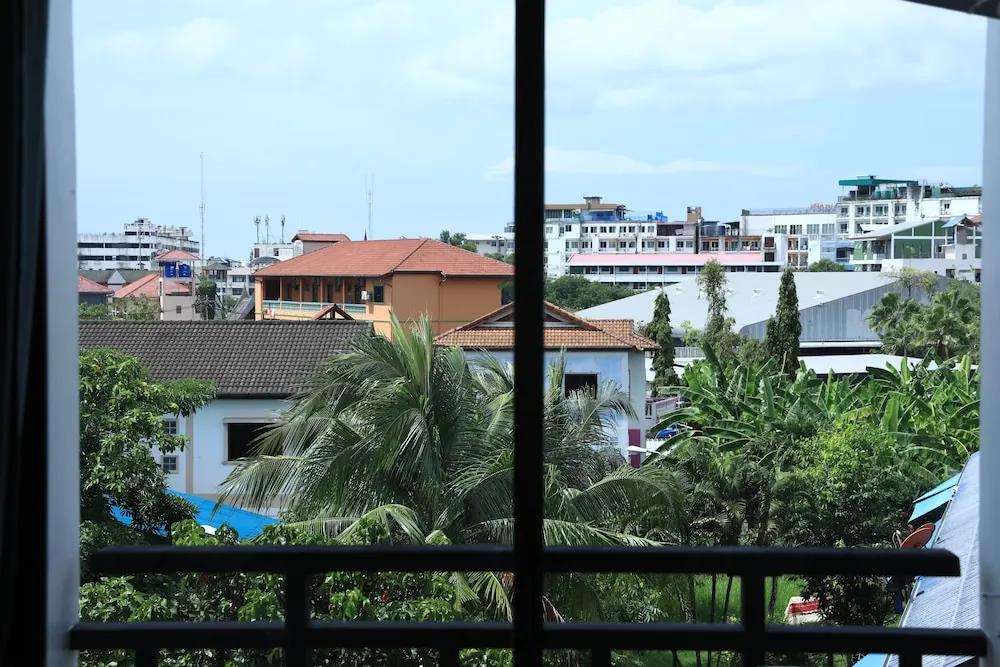RQ Phuket Patong Beach by Collection O 2*