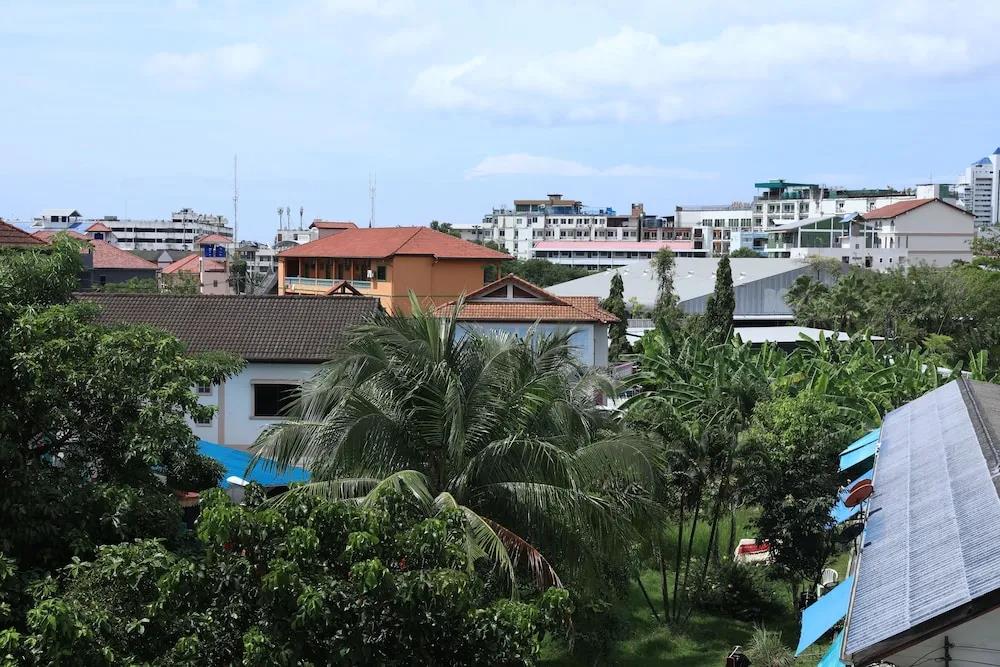 RQ Phuket Patong Beach by Collection O 2*