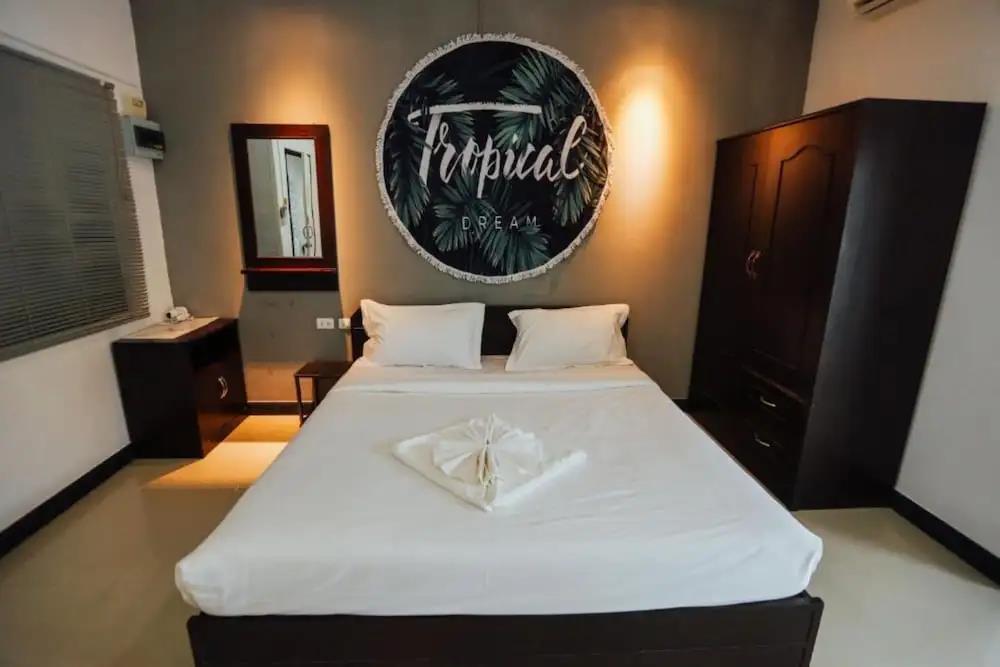 RQ Phuket Patong Beach by Collection O 2*