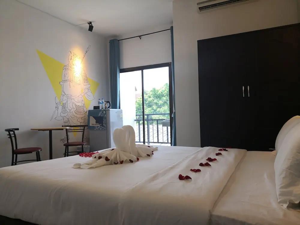 RQ Phuket Patong Beach by Collection O 2*