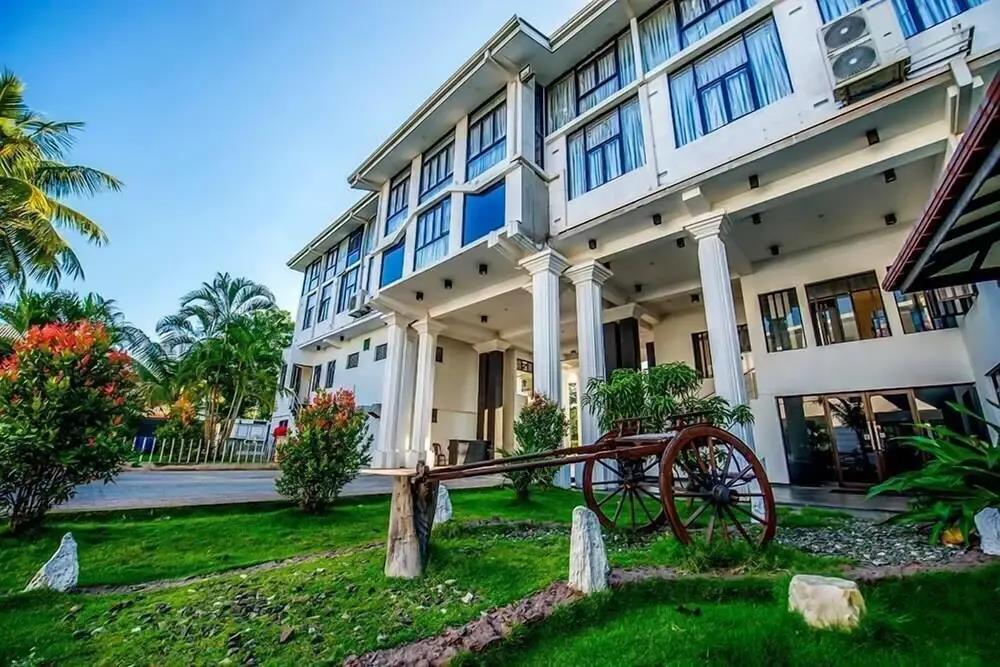 G.M.T. Sorabora Village Hotel 2*