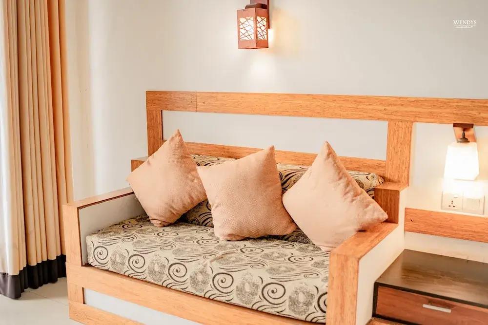 G.M.T. Sorabora Village Hotel 2*