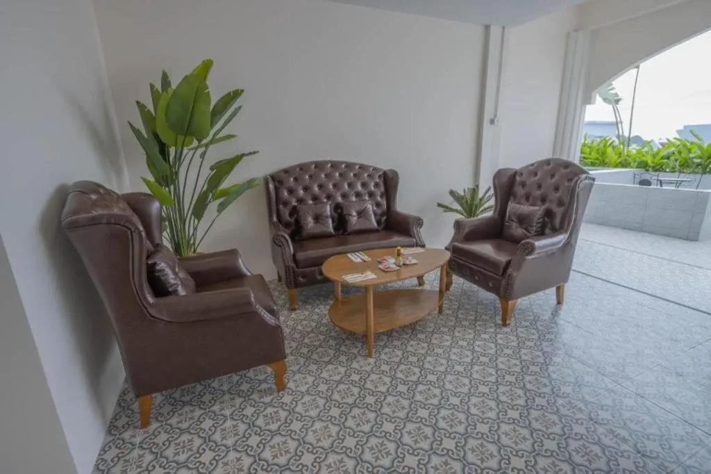 RoomQuest The Peak Patong Hill 0*