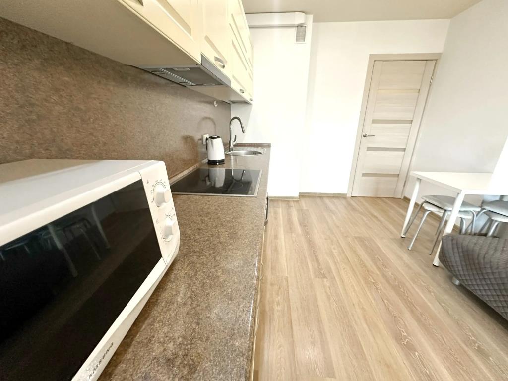 Tramvayny Pereulok 2/4 Flat 0*