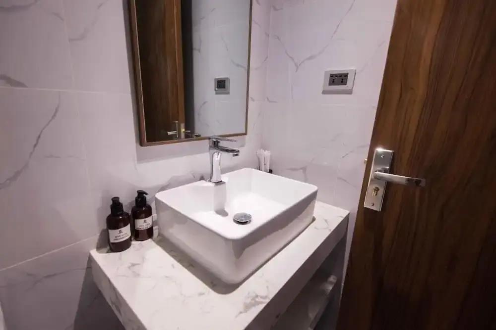 Luxe Paradise Suites Hotel Hoang Cau 3*