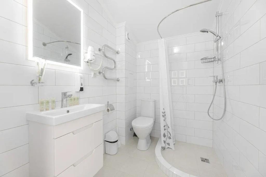 Avis Hotel 0*