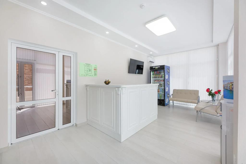 Avis Hotel 0*