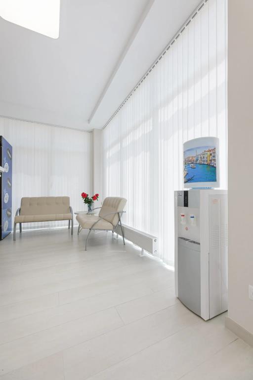 Avis Hotel 0*