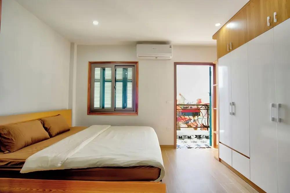 De Mei House 0*