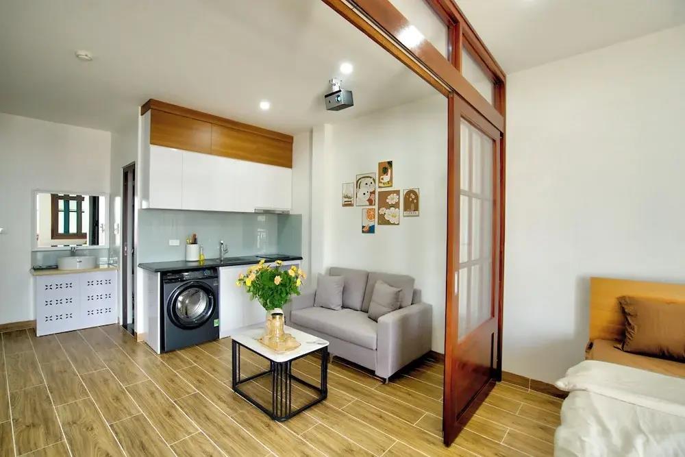 De Mei House 0*